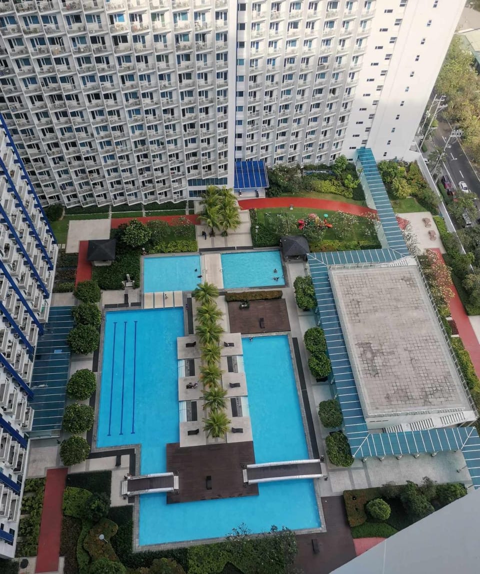 Condo UNIT-SM JAZZ RESIDENCES Apartment in Makati