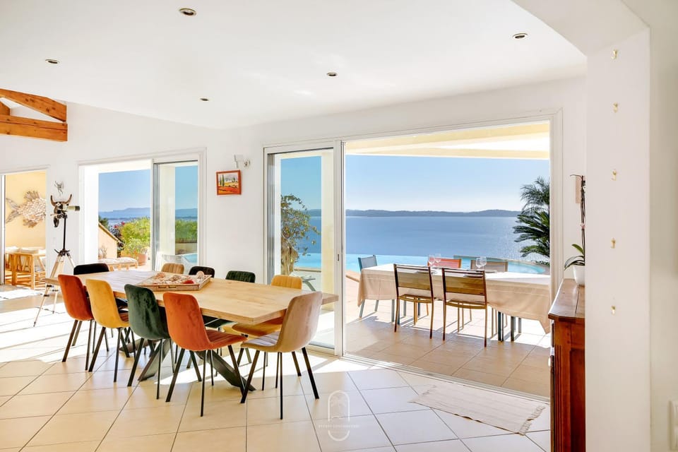 View (from property/room), Balcony/Terrace, Dining area, Sea view