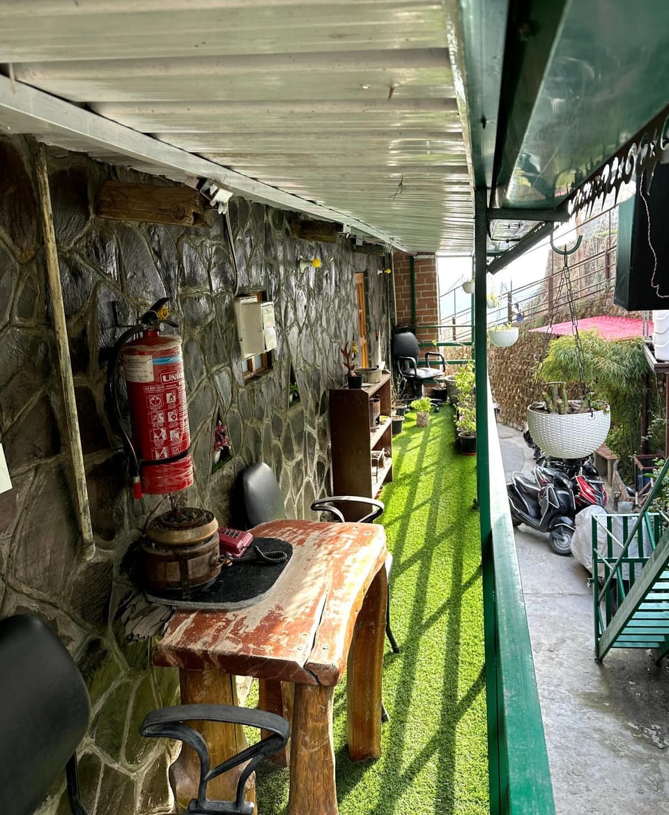 Property building, Garden, Balcony/Terrace