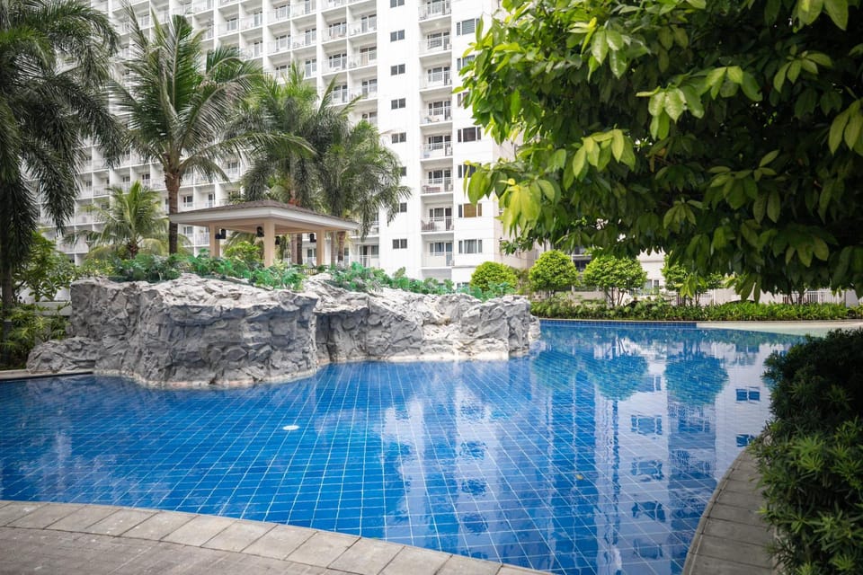 Property building, Day, Garden, Garden view, Pool view, Swimming pool, sunbed