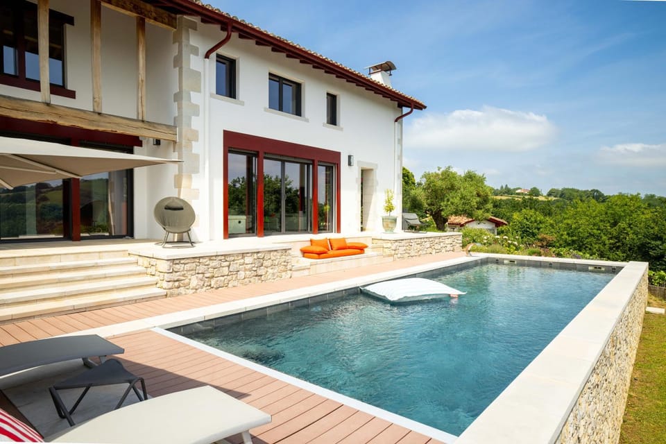 Swimming pool, sunbed