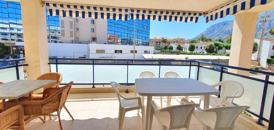 Balcony/Terrace, Mountain view