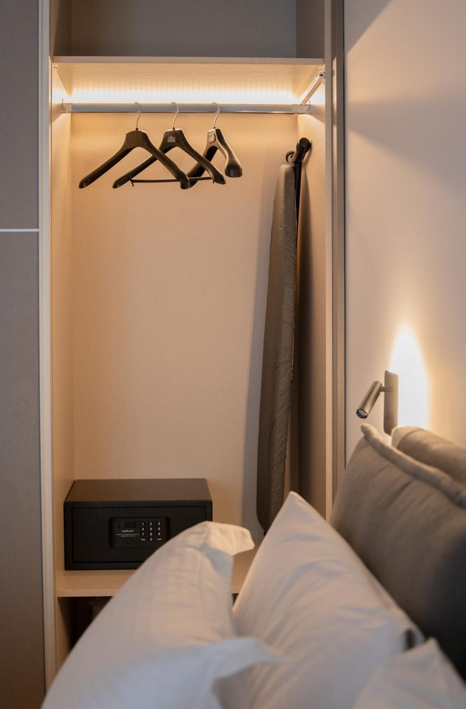 Bedroom, wardrobe
