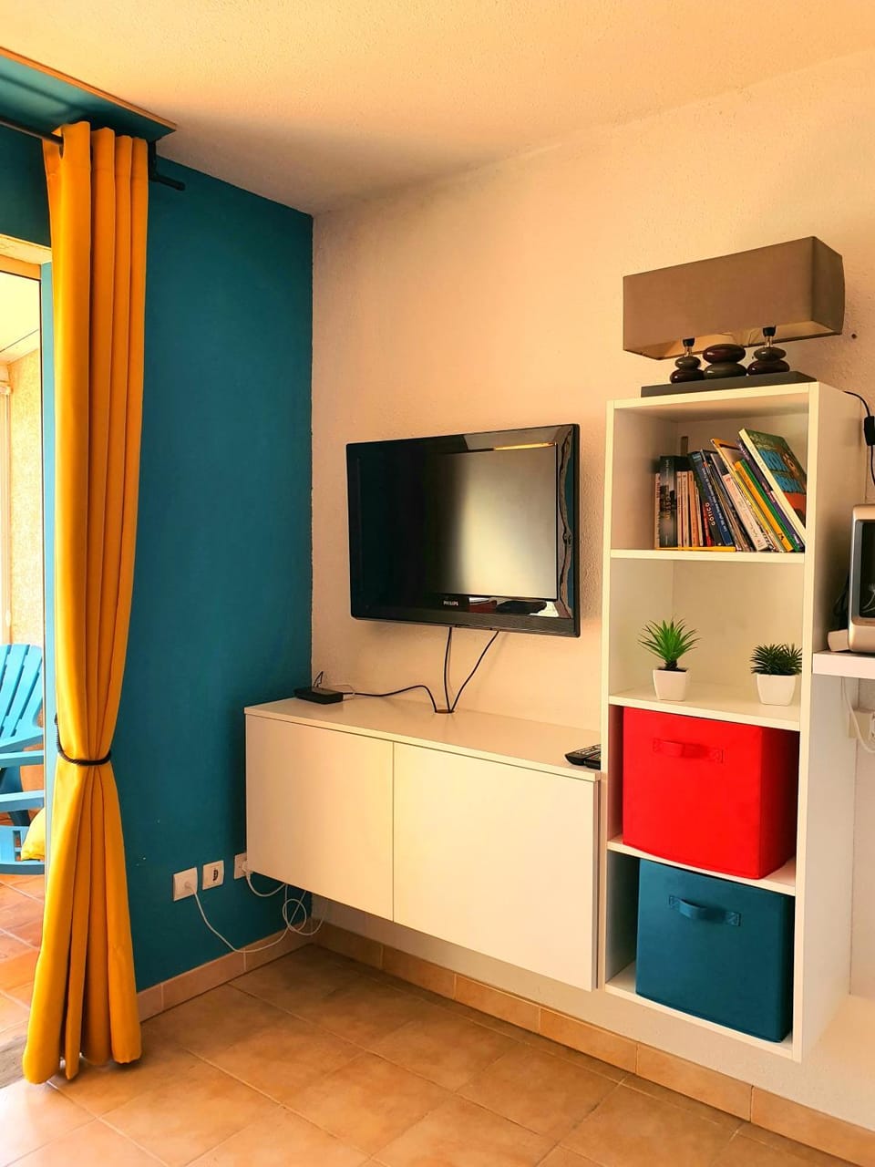 Communal lounge/ TV room, Library, TV and multimedia, hair dresser