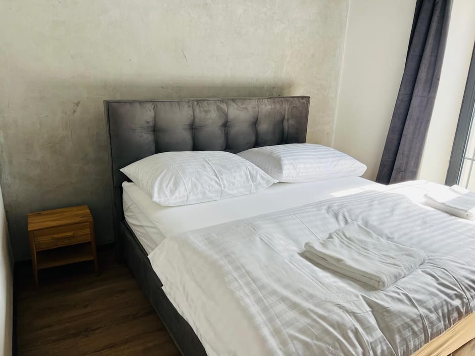 Bed, Photo of the whole room, Bedroom, towels