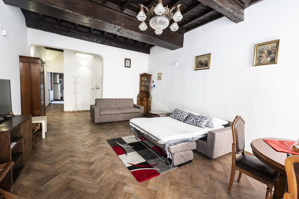 Bed, TV and multimedia, Living room, Seating area