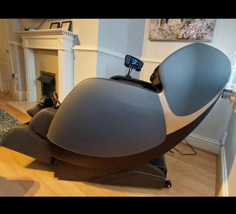 Massage, Living room