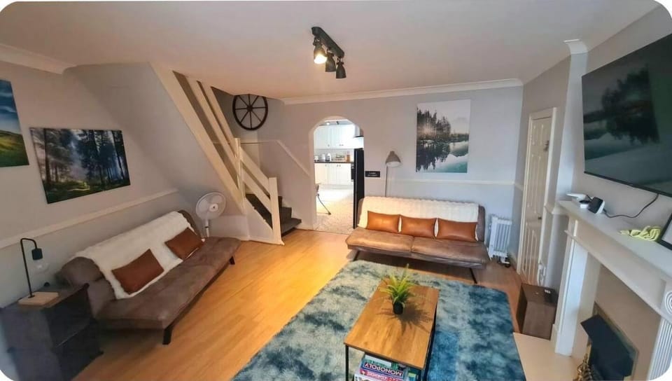 Communal lounge/ TV room, TV and multimedia, Living room, Seating area