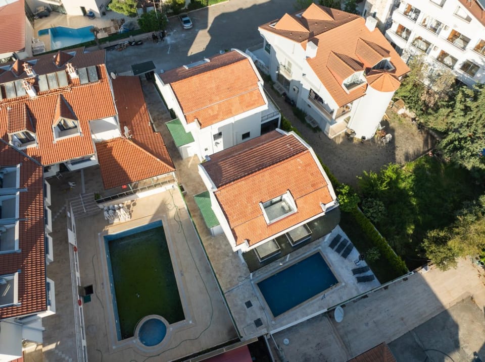 Property building, Day, Neighbourhood, Bird's eye view, City view, Pool view, Street view, Swimming pool, Location