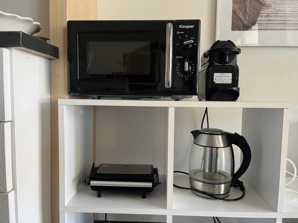 Coffee/tea facilities, Kitchen or kitchenette, microwave, toaster