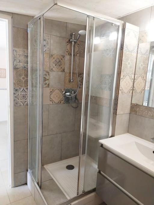 Studio Avignon Intra Muros full equipée R+2 Apartment in Avignon