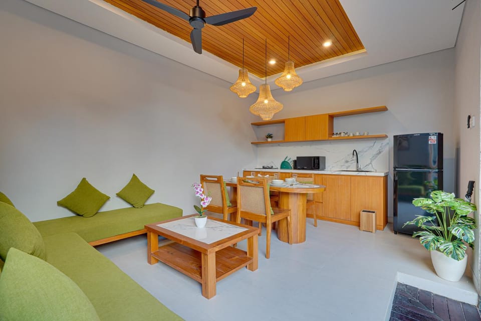 Kitchen or kitchenette, Living room, Seating area, Dining area
