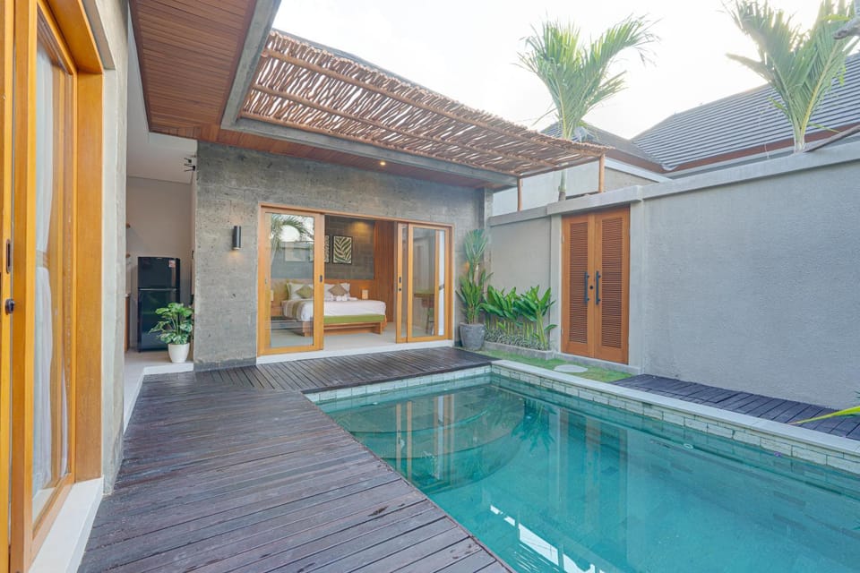 Property building, Pool view, Swimming pool
