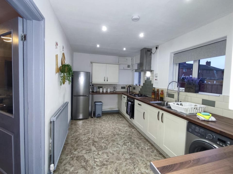 Kitchen or kitchenette, pet friendly, stove