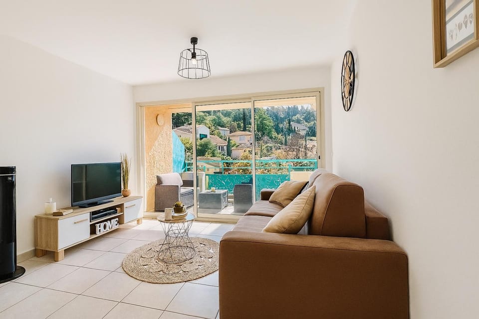 quiet studio swimming pool Roquebrune House in Roquebrune-Cap-Martin