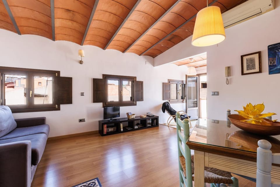 Iconic Old Town - Unik Vacation Apartment in Tarragona