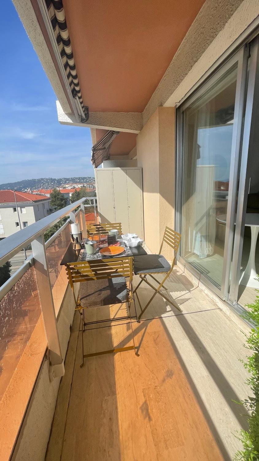 Patio, Dining area