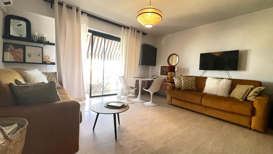 Studio Vue Mer - terrasse - parking - plage Apartment in Antibes