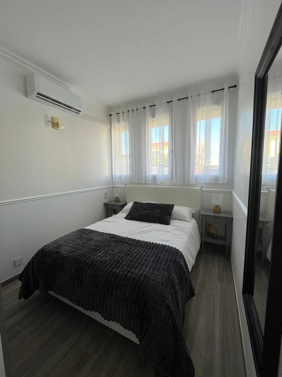 Bedroom, air conditioner