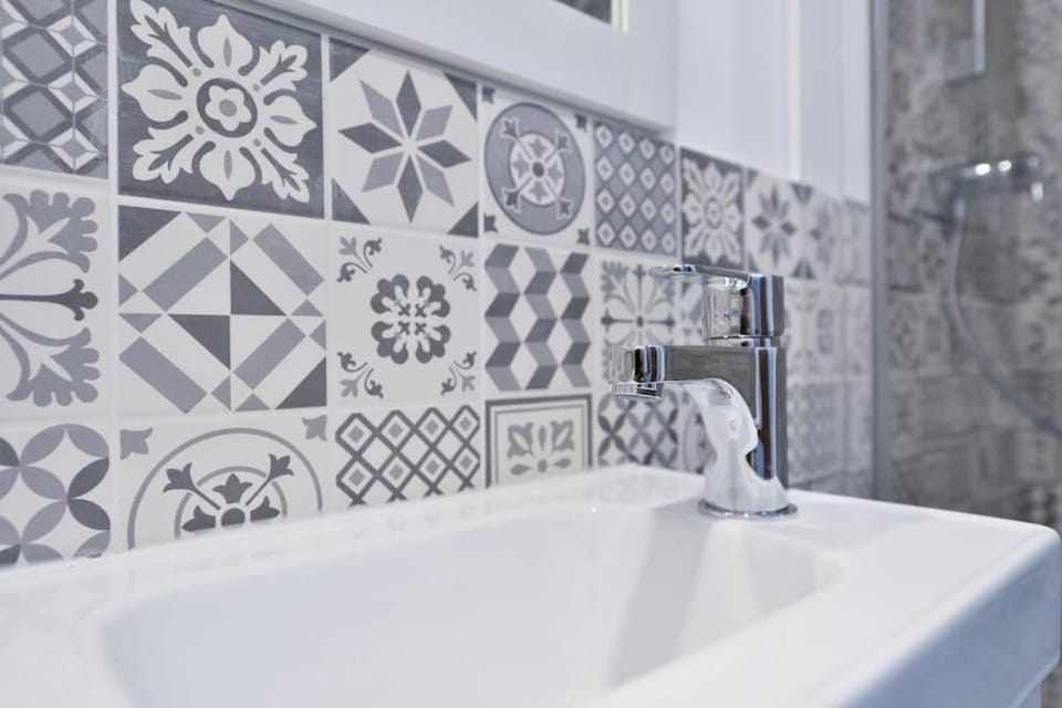 LE PETIT BATEAU - NEW cosy/charming studio/mezzanine for 3 - AC/WIFI Apartment in Antibes
