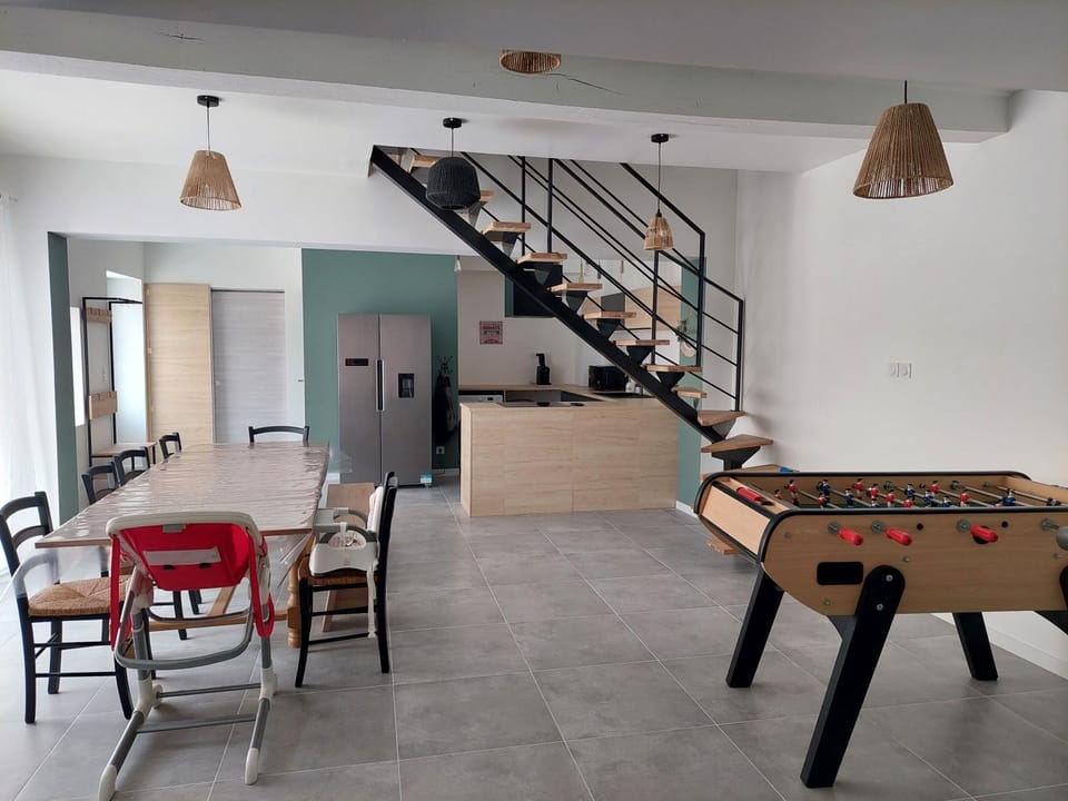 Dining area, kitchen
