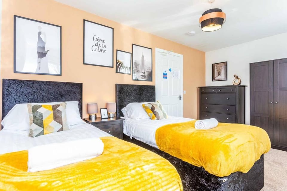 Spacious 4-Bedroom 3-Bath House House in Gateshead