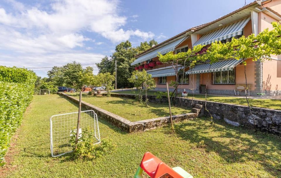 Property building, Spring, Day, Natural landscape, Garden, Garden, Garden view
