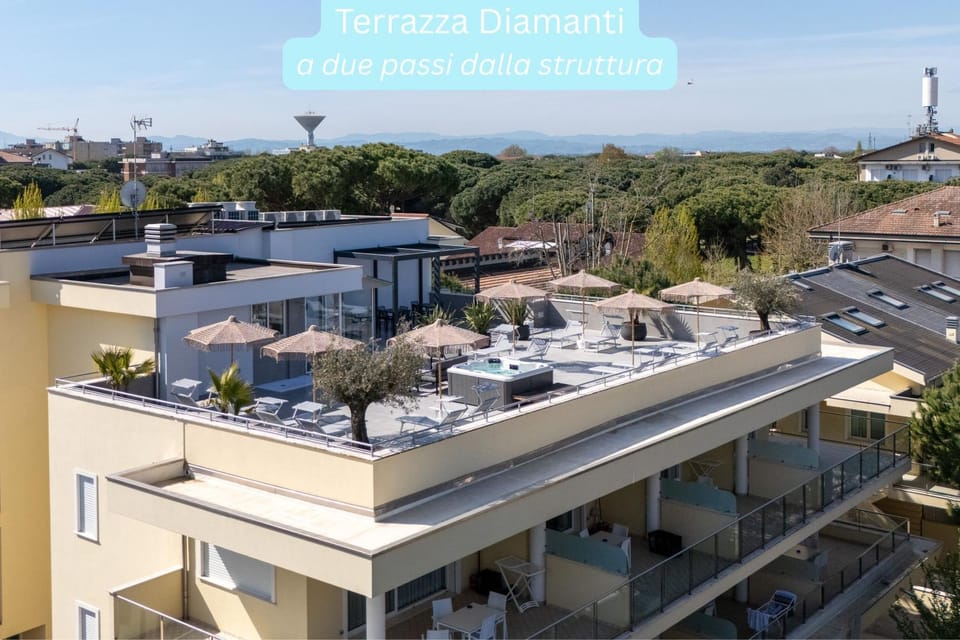 Nearby landmark, Hot Tub, Solarium, Balcony/Terrace, Other