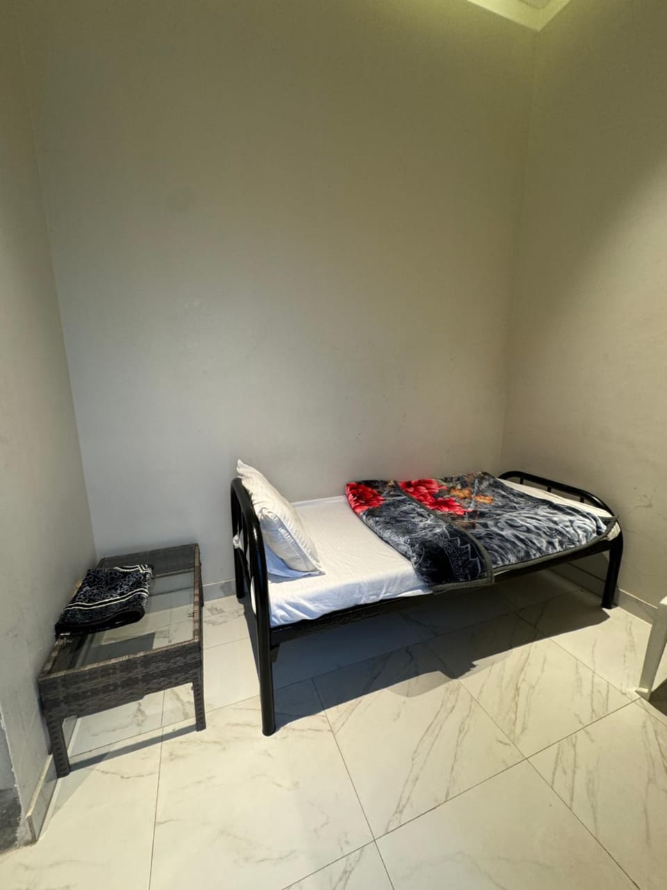 غرفة صغيرة بدورة مياه ( غرفة سائق) العارض ١٣ Apartment in Riyadh