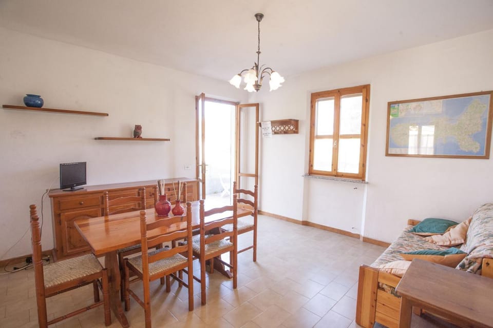 Communal lounge/ TV room, TV and multimedia, Seating area, Dining area, Evening entertainment