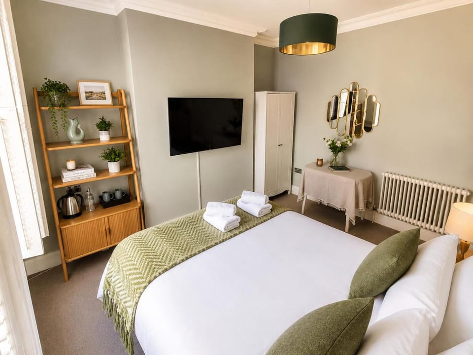 Private, comfy and quiet room for 2 Clapham House in London