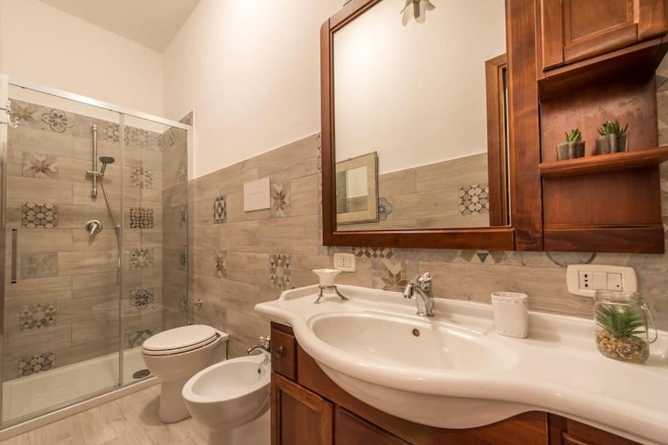 Shower, Toilet, bidet