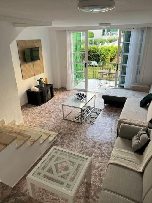 Spacious & Centrally-Located Apartment Apartment in Playa de las Americas