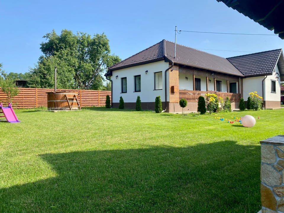 Property building, Hot Tub