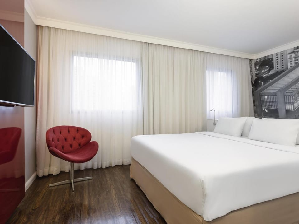 Photo of the whole room, Bedroom