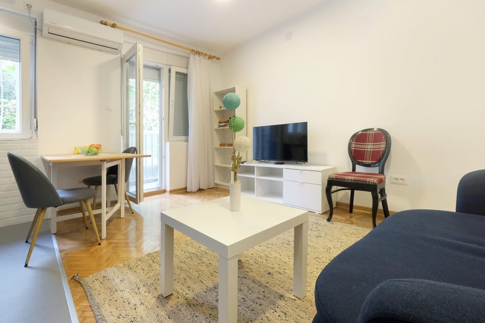 TV and multimedia, Living room, Seating area, Dining area, Evening entertainment