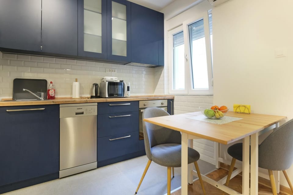 Dining area, kitchen