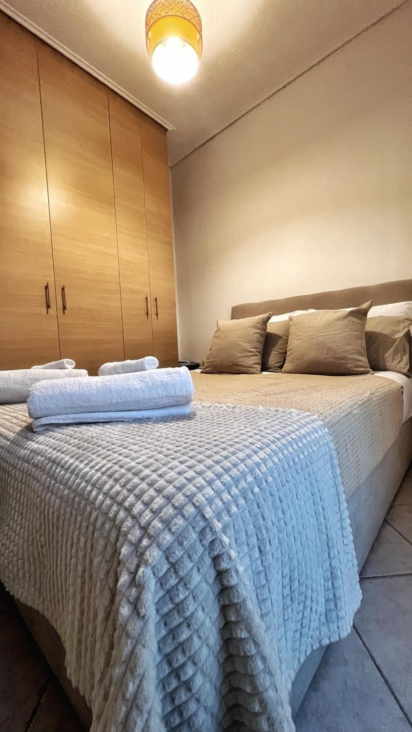 Bed, Photo of the whole room, Bedroom, wardrobe