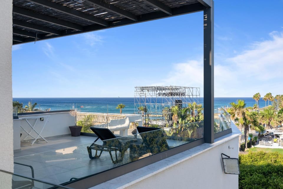 Patio, Day, Natural landscape, View (from property/room), Balcony/Terrace, Dining area, Sea view