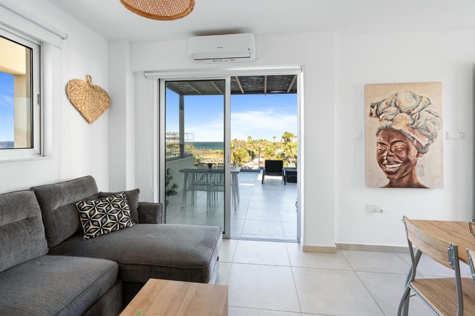 Natural landscape, View (from property/room), Balcony/Terrace, Living room, Seating area