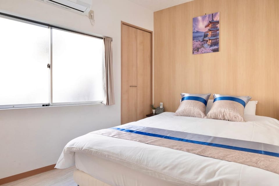 Bed, Photo of the whole room, Bedroom, wardrobe, air conditioner
