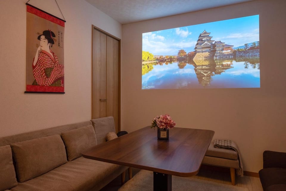 Activities, TV and multimedia, Living room, Decorative detail, Decorative detail, Seating area