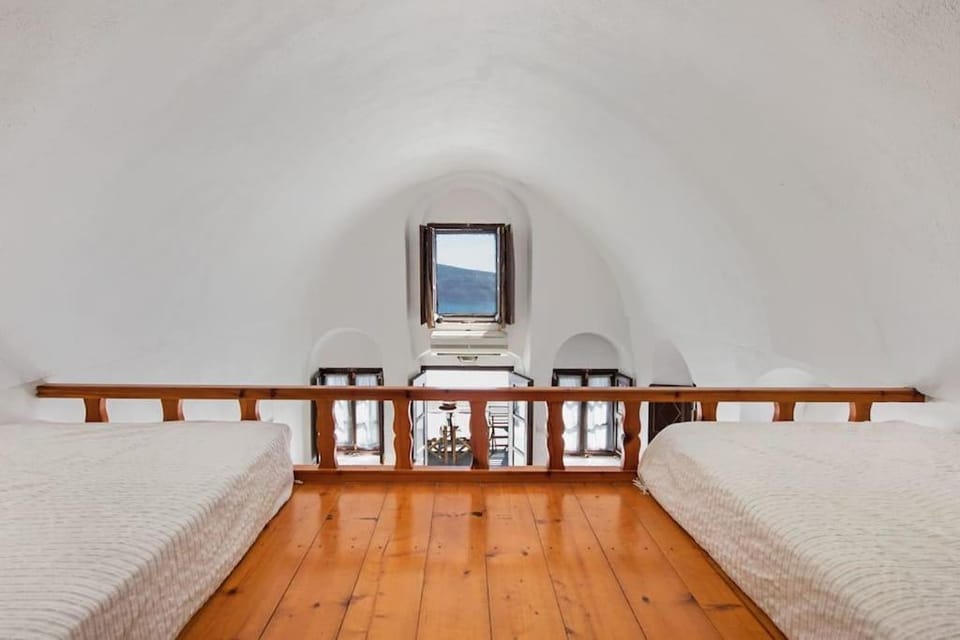 VILLA MARINA-VOLCANO VIEW House in Oia