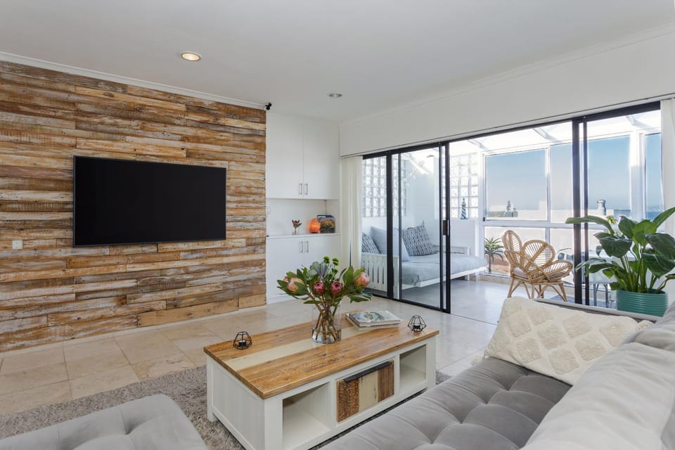 Property building, TV and multimedia, Balcony/Terrace, Living room, Seating area, Floor plan