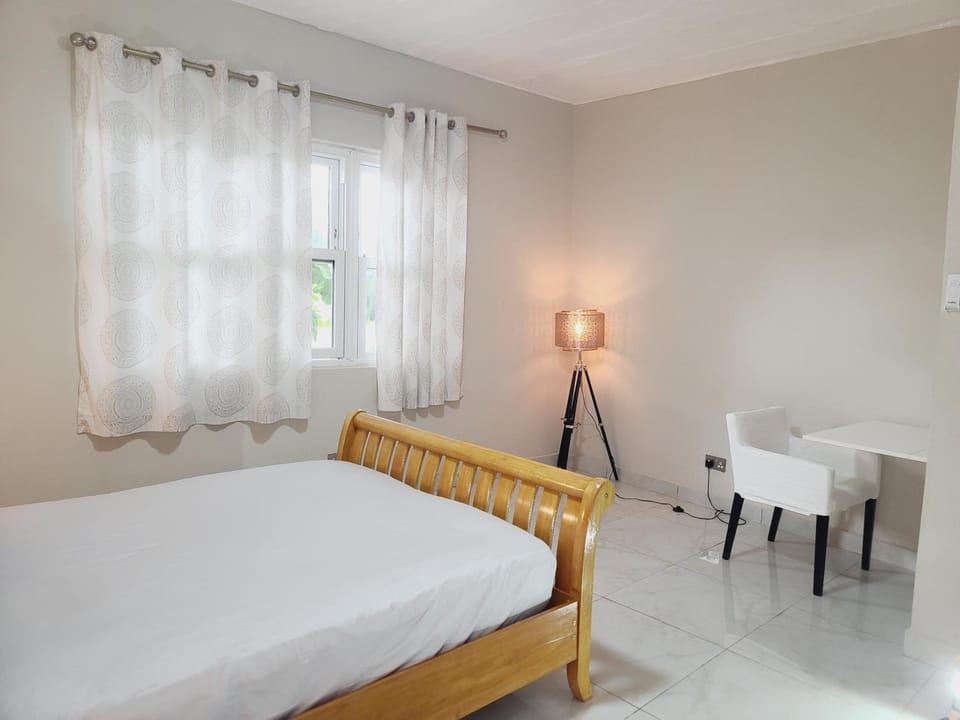 Scenic Mountain View House with Internet House in Freetown