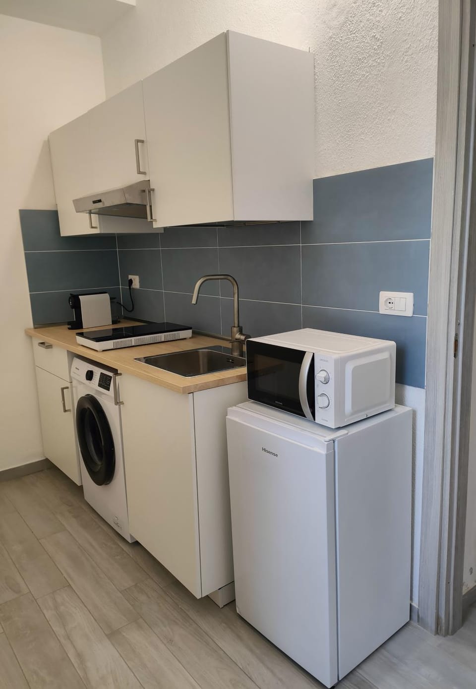 minibar, stove, kitchen