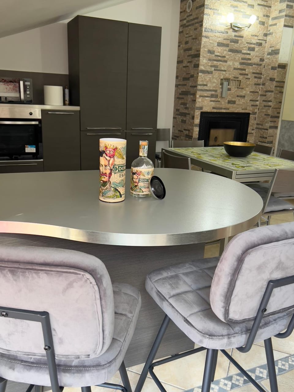 Kitchen or kitchenette, Living room, Seating area, Dining area, pet friendly