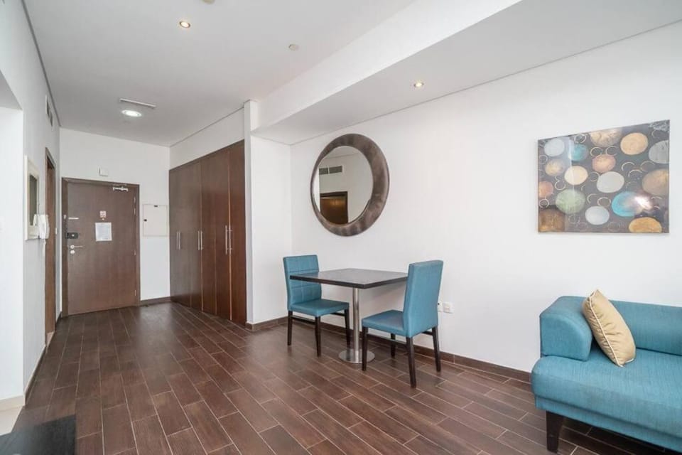 StoneTree - Spacious Studio - The Matrix Apartment in Dubai