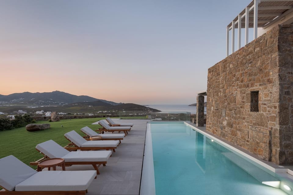 Patio, Day, Natural landscape, Mountain view, Pool view, Swimming pool, sunbed