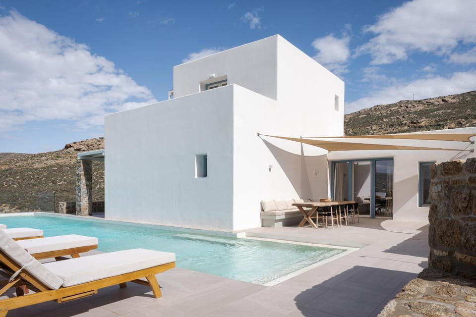Property building, Patio, Natural landscape, Mountain view, Pool view, Swimming pool, sunbed